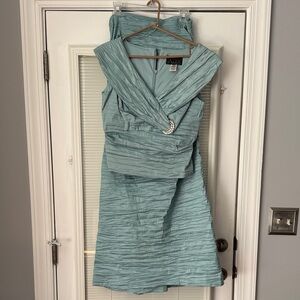 Women's Elegant Mint Green 2 Piece Gown
